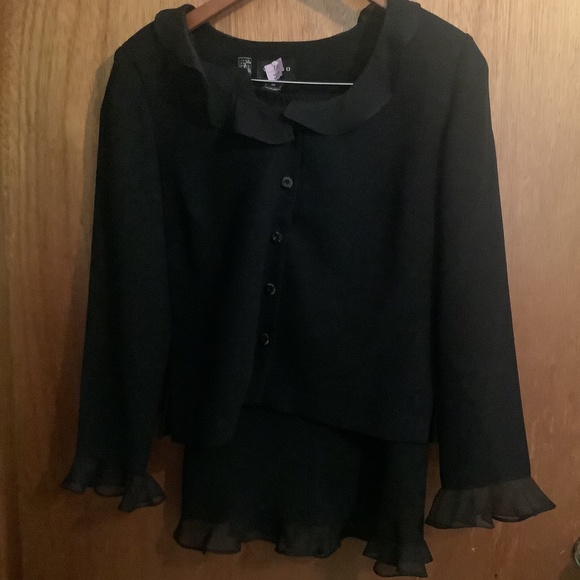 Virgo Petite Black Suit, Size 10P - Picture 1 of 5